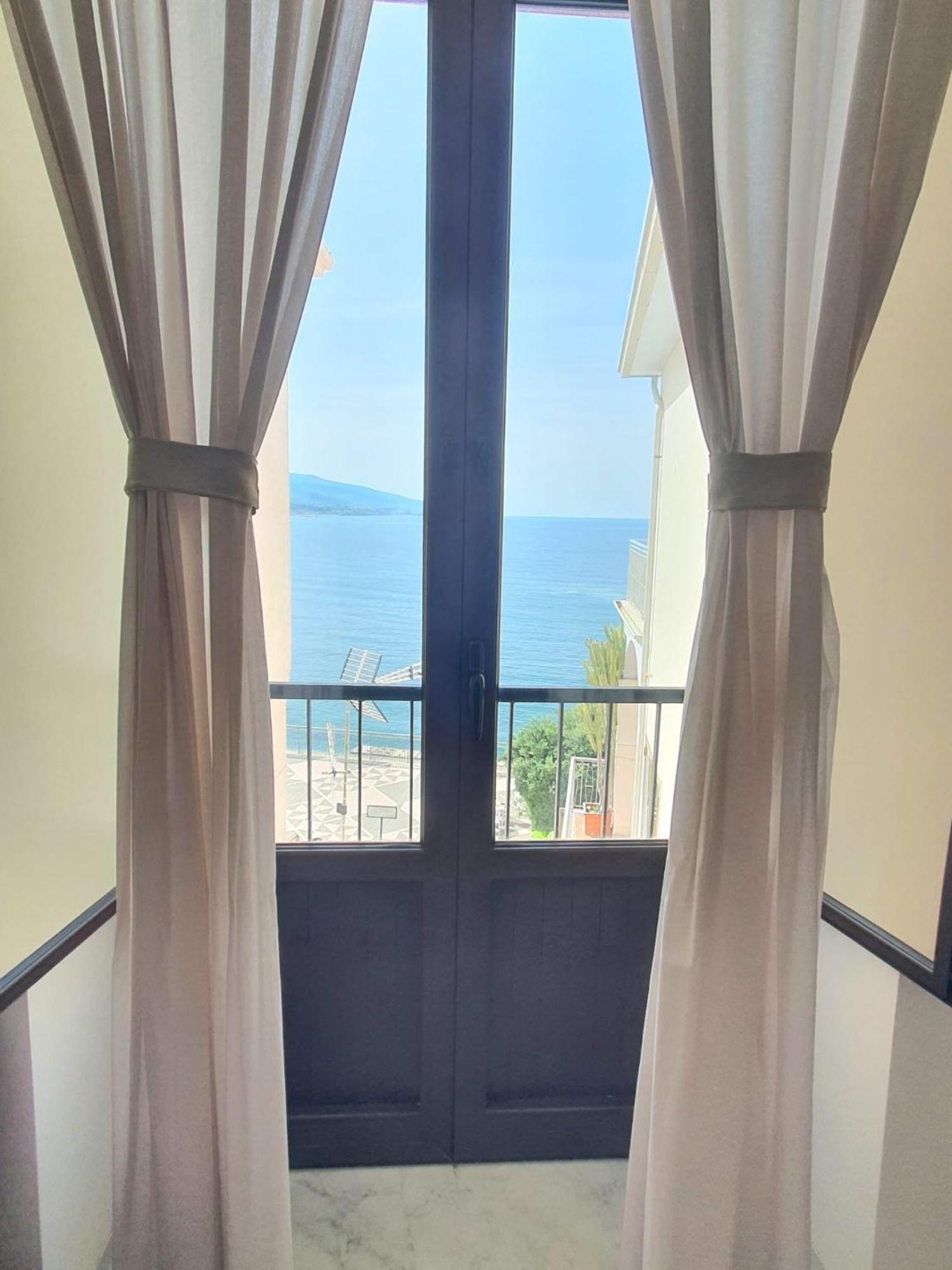 Il Molo Camere Per Vacanze Diamante Bagian luar foto